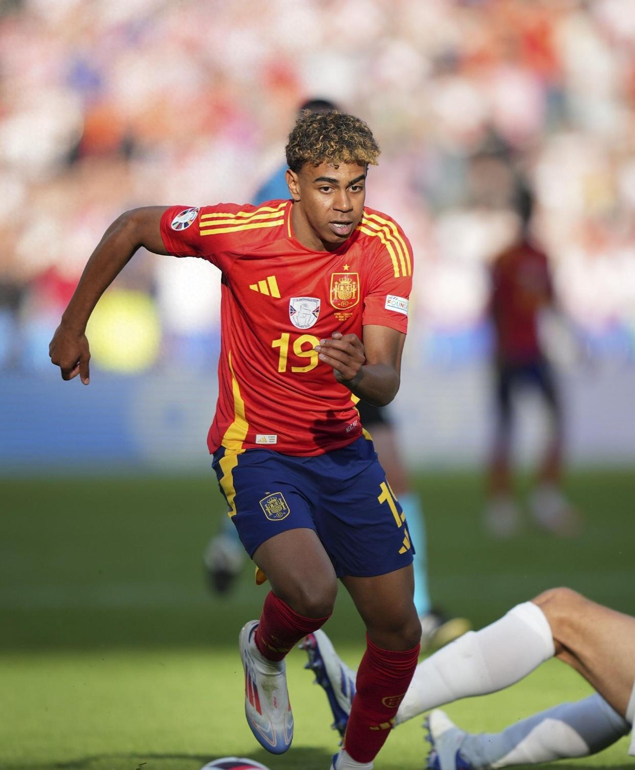 jnh-赛地聚焦：欧联关键时刻热度飙升，法兰克福再遭质疑，球迷炸锅，赛季目标并未改变的简单介绍